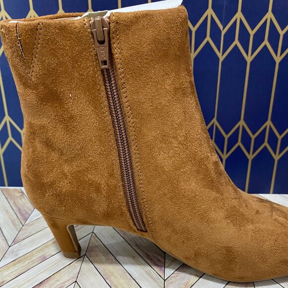 Tan Suede Pointed Toe Ankle Boots With Zipper & Kitten Heel Size 8 Womens - NWT - Picture 6 of 9